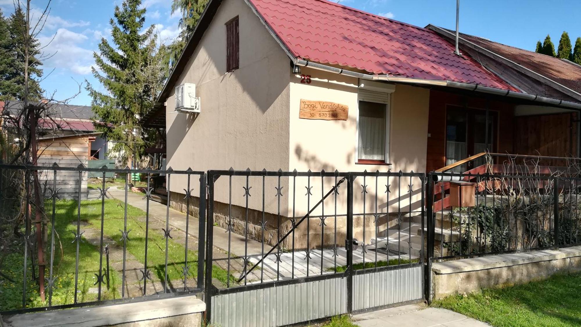 Bogi Vendeghaz Appartement Mezőkövesd Buitenkant foto